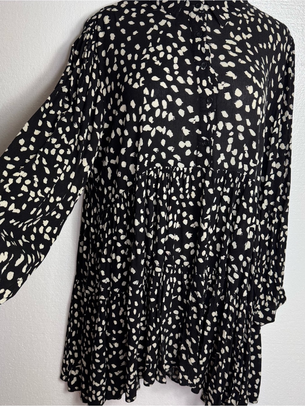 Easel Black & Ivory Abstract Spot Print Tiered Ruffle Tunic Dress Size L - Picture 3 of 6
